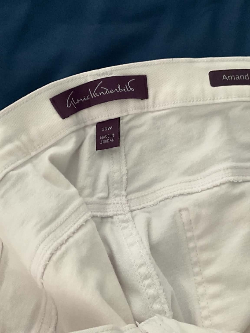 Gloria Vanderbilt White High-Rise Jeans with Plum Labels